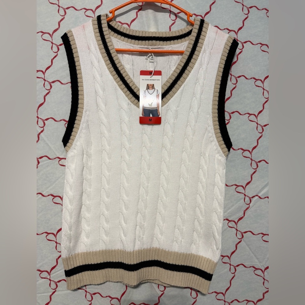 In Conversation Women’s Cable Knit Sweater Vest Ivory Size M NWT Preppy V-Neck